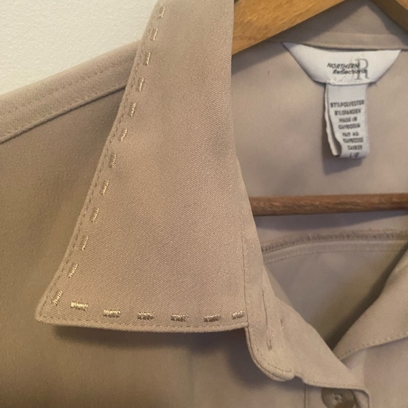 NORTHERN Reflections Top Shacket Button Up Neutral Minimalist Blouse Tan Collar - Picture 8 of 10